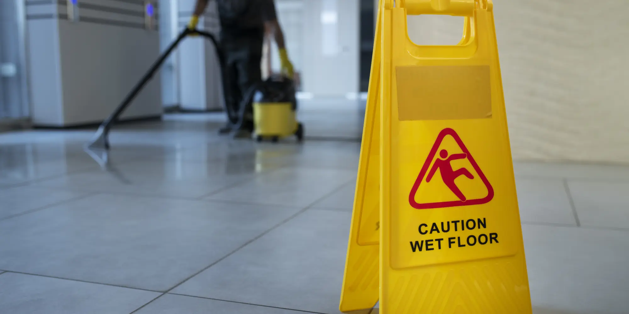 ניקוי שטחים ציבוריים של הבניין